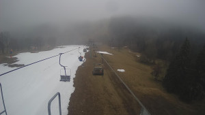 Snow park Paprsek - Lanovka - pohled dolů - 2.4.2023 v 17:05