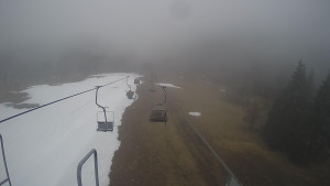 Snow park Paprsek - Lanovka - pohled dolů - 2.4.2023 v 17:10