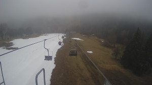 Snow park Paprsek - Lanovka - pohled dolů - 2.4.2023 v 17:15