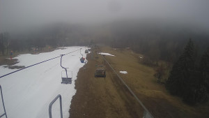 Snow park Paprsek - Lanovka - pohled dolů - 2.4.2023 v 17:25