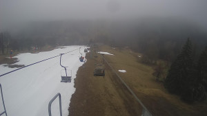 Snow park Paprsek - Lanovka - pohled dolů - 2.4.2023 v 17:40