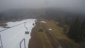 Snow park Paprsek - Lanovka - pohled dolů - 2.4.2023 v 18:05