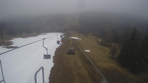 Snow park Paprsek - Lanovka - pohled dolů - 2.4.2023 v 18:10