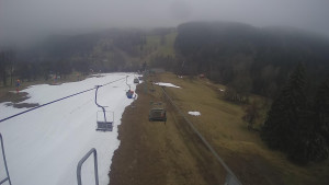 Snow park Paprsek - Lanovka - pohled dolů - 2.4.2023 v 18:25