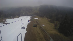 Snow park Paprsek - Lanovka - pohled dolů - 2.4.2023 v 18:40