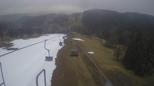 Snow park Paprsek - Lanovka - pohled dolů - 2.4.2023 v 18:50