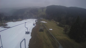 Snow park Paprsek - Lanovka - pohled dolů - 2.4.2023 v 19:15