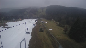 Snow park Paprsek - Lanovka - pohled dolů - 2.4.2023 v 19:20