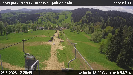 Snow park Paprsek - Lanovka - pohled dolů - 28.5.2023 v 12:20