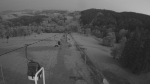 Snow park Paprsek - Lanovka - pohled dolů - 28.5.2023 v 21:25