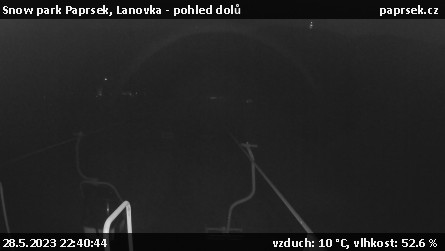 Snow park Paprsek - Lanovka - pohled dolů - 28.5.2023 v 22:40