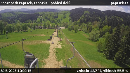 Snow park Paprsek - Lanovka - pohled dolů - 30.5.2023 v 12:00