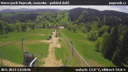 Snow park Paprsek - Lanovka - pohled dolů - 30.5.2023 v 13:10