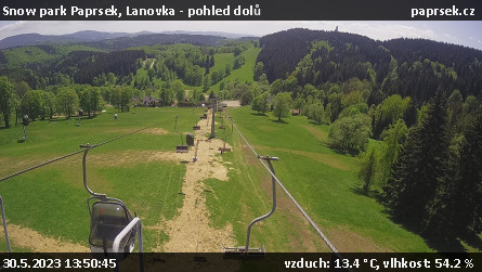 Snow park Paprsek - Lanovka - pohled dolů - 30.5.2023 v 13:50