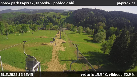 Snow park Paprsek - Lanovka - pohled dolů - 31.5.2023 v 17:35