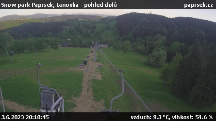 Snow park Paprsek - Lanovka - pohled dolů - 3.6.2023 v 20:10