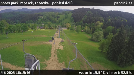 Snow park Paprsek - Lanovka - pohled dolů - 4.6.2023 v 18:15