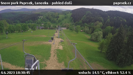 Snow park Paprsek - Lanovka - pohled dolů - 4.6.2023 v 18:30