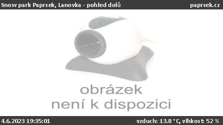 Snow park Paprsek - Lanovka - pohled dolů - 4.6.2023 v 19:35