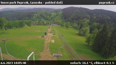 Snow park Paprsek - Lanovka - pohled dolů - 6.6.2023 v 18:05
