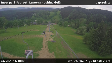 Snow park Paprsek - Lanovka - pohled dolů - 7.6.2023 v 16:40