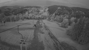 Snow park Paprsek - Lanovka - pohled dolů - 8.6.2023 v 04:15