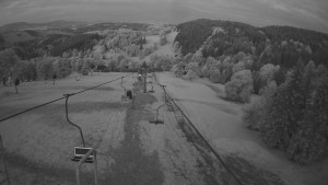 Snow park Paprsek - Lanovka - pohled dolů - 9.6.2023 v 04:15