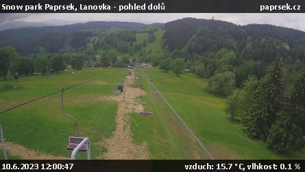 Snow park Paprsek - Lanovka - pohled dolů - 10.6.2023 v 12:00