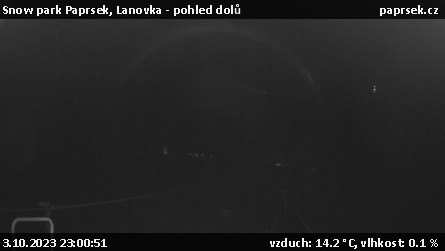 Snow park Paprsek - Lanovka - pohled dolů - 3.10.2023 v 23:00