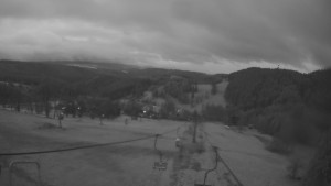 Snow park Paprsek - Lanovka - pohled dolů - 28.3.2024 v 18:35