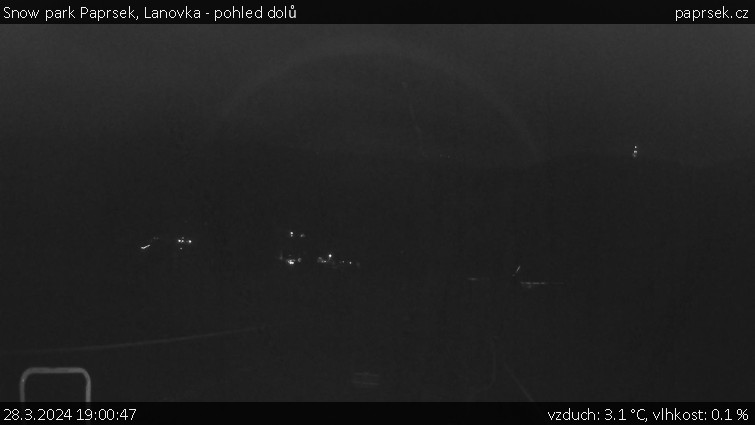 Snow park Paprsek - Lanovka - pohled dolů - 28.3.2024 v 19:00