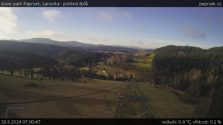 Snow park Paprsek - Lanovka - pohled dolů - 29.3.2024 v 07:00
