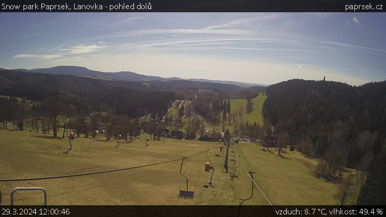 Snow park Paprsek - Lanovka - pohled dolů - 29.3.2024 v 12:00