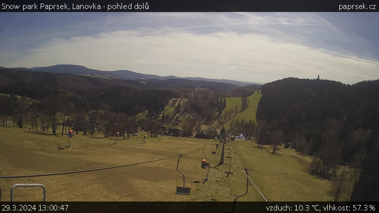 Snow park Paprsek - Lanovka - pohled dolů - 29.3.2024 v 13:00