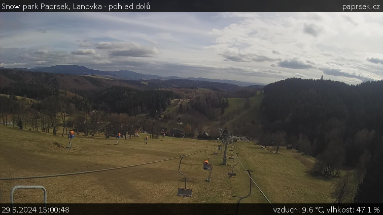 Snow park Paprsek - Lanovka - pohled dolů - 29.3.2024 v 15:00