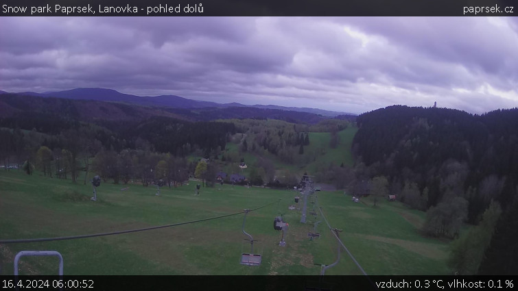 Snow park Paprsek - Lanovka - pohled dolů - 16.4.2024 v 06:00