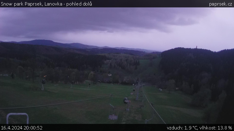 Snow park Paprsek - Lanovka - pohled dolů - 16.4.2024 v 20:00