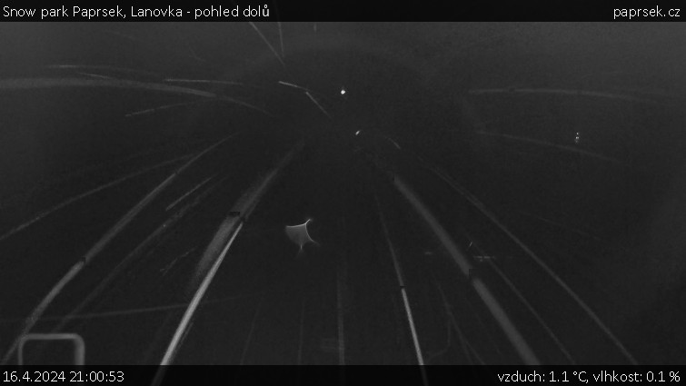 Snow park Paprsek - Lanovka - pohled dolů - 16.4.2024 v 21:00