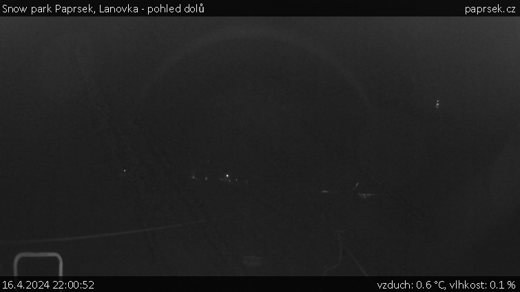 Snow park Paprsek - Lanovka - pohled dolů - 16.4.2024 v 22:00