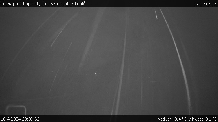 Snow park Paprsek - Lanovka - pohled dolů - 16.4.2024 v 23:00