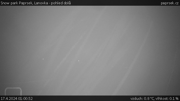 Snow park Paprsek - Lanovka - pohled dolů - 17.4.2024 v 01:00