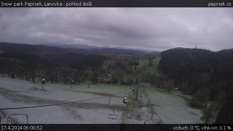 Snow park Paprsek - Lanovka - pohled dolů - 17.4.2024 v 06:00
