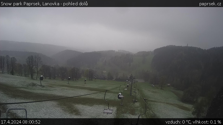 Snow park Paprsek - Lanovka - pohled dolů - 17.4.2024 v 08:00