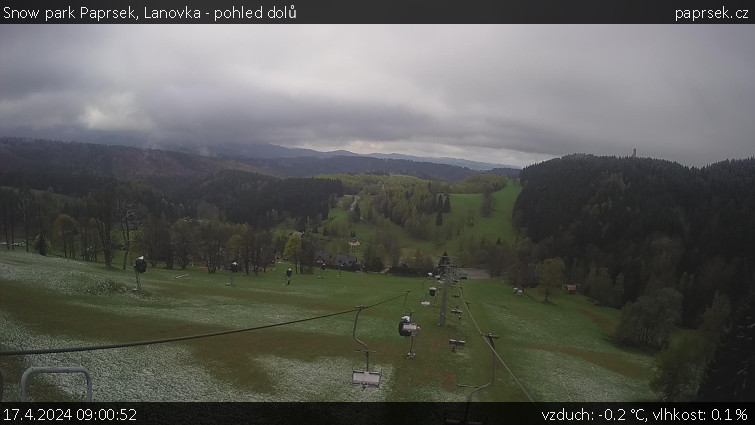 Snow park Paprsek - Lanovka - pohled dolů - 17.4.2024 v 09:00
