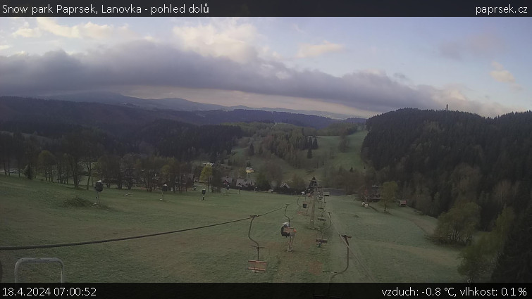 Snow park Paprsek - Lanovka - pohled dolů - 18.4.2024 v 07:00