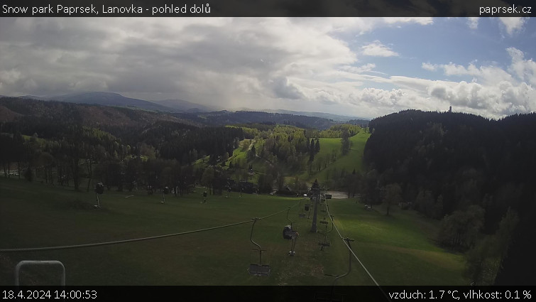 Snow park Paprsek - Lanovka - pohled dolů - 18.4.2024 v 14:00