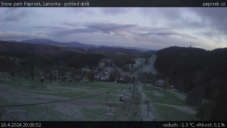 Snow park Paprsek - Lanovka - pohled dolů - 18.4.2024 v 20:00
