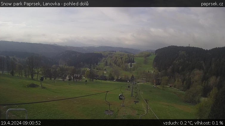 Snow park Paprsek - Lanovka - pohled dolů - 19.4.2024 v 09:00
