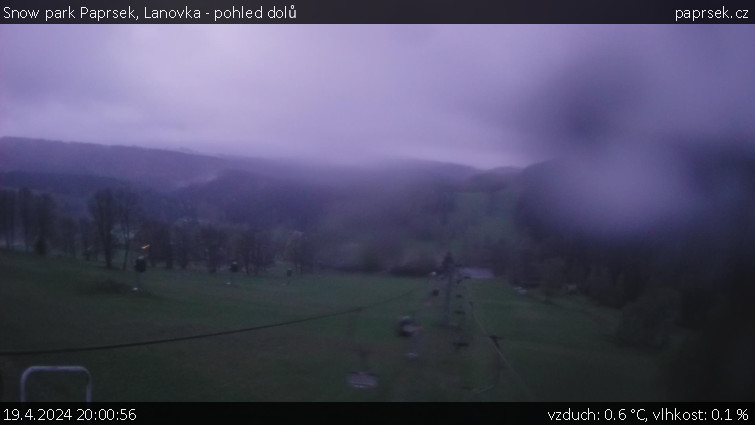Snow park Paprsek - Lanovka - pohled dolů - 19.4.2024 v 20:00