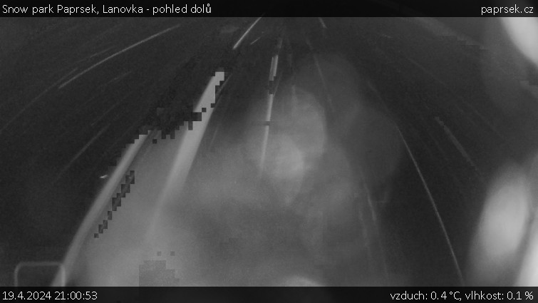 Snow park Paprsek - Lanovka - pohled dolů - 19.4.2024 v 21:00